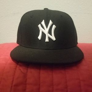 Fitted Yankees hat